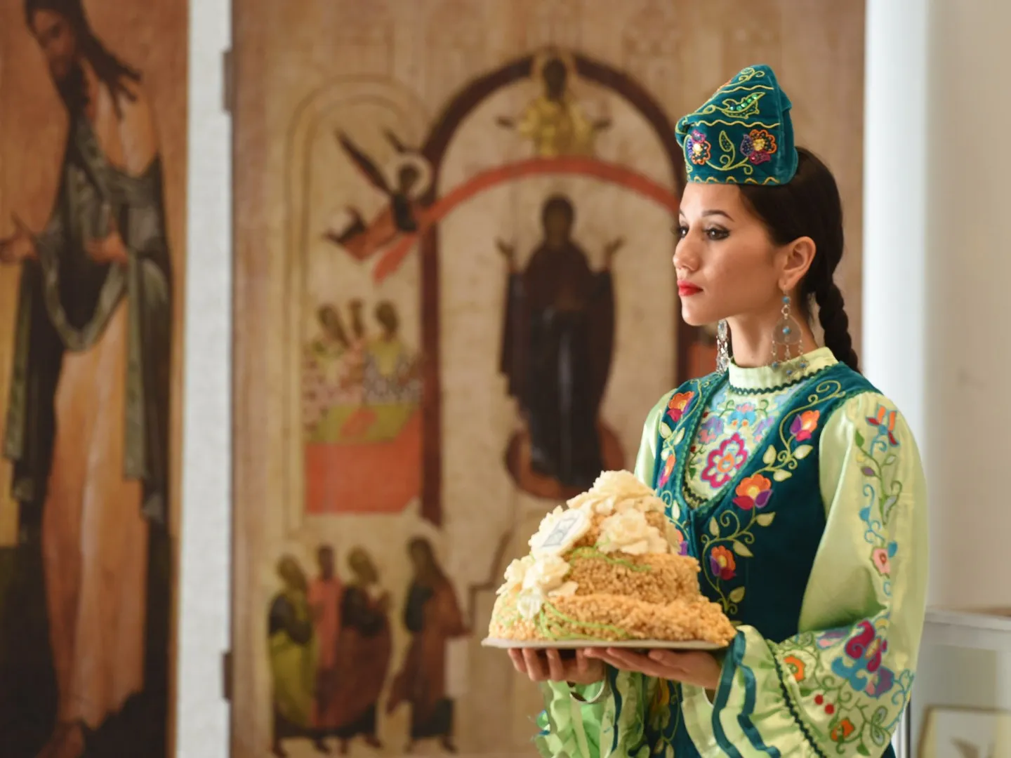 Фәүзия Мөхәммәтова "Назлы туташ, затлы ханымнар"